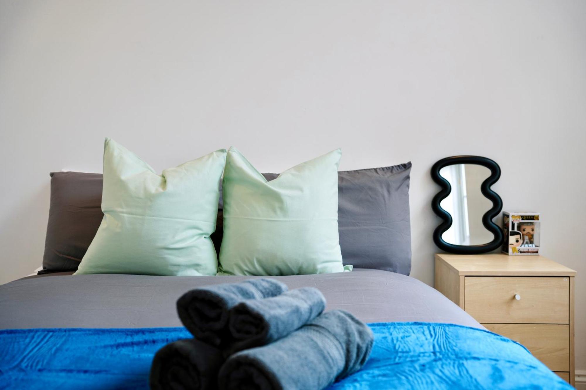 Апартаменты The Chic Townhouse In Kings Cross!!! 3 Floors Лондон Экстерьер фото